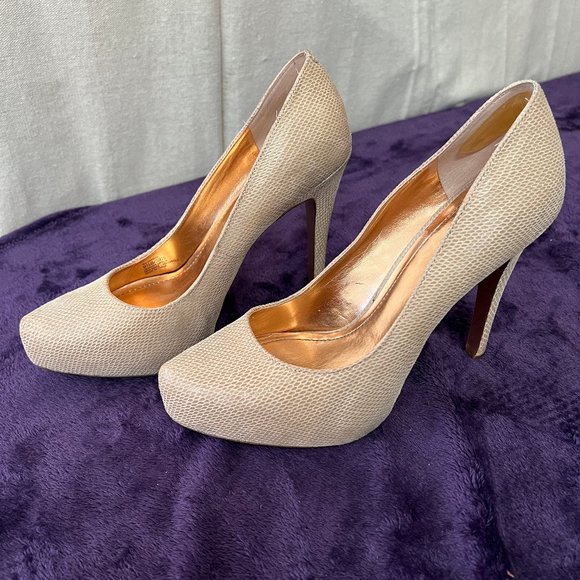 BCBG Tan Heels - Picture 1 of 7